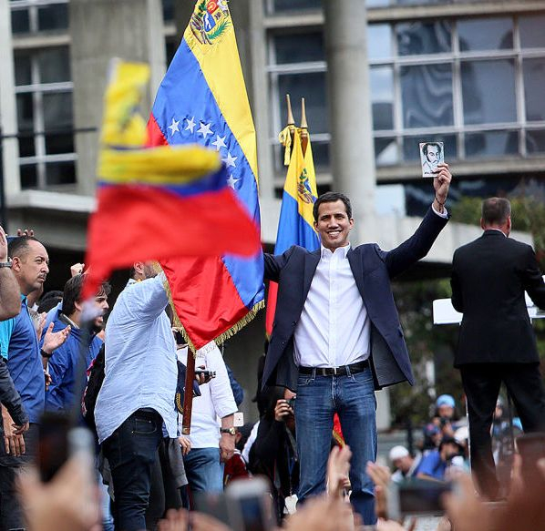 Драматичен обрат: Върховният съд на Венецуела анулира назначението на Хуан Гуайдо за председател на парламента 