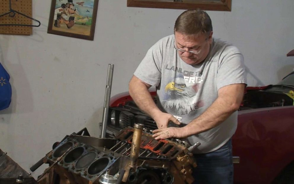 Невероятно! Халка на 93-годишен мъж, изгубена преди 45 години, е открита в двигателя на колата му (СНИМКИ)