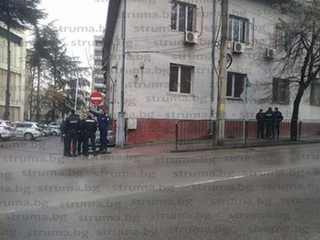 Акция: Жандармерия блокира Дупница, полицаи проверяват всяка кола (СНИМКИ)