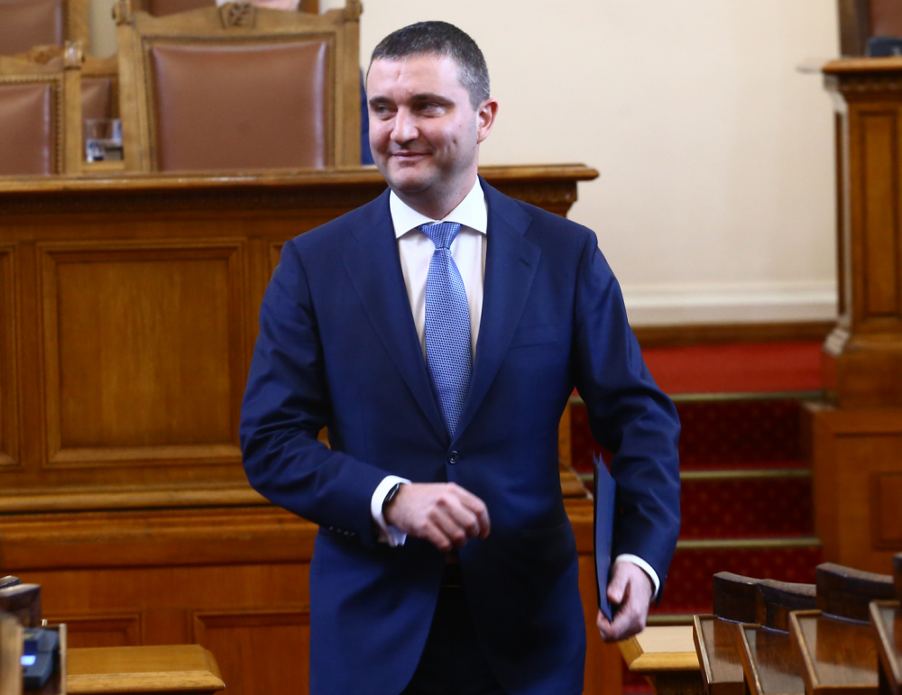Ново голямо увеличение на заплатите обяви министър Горанов след заседание на МС 