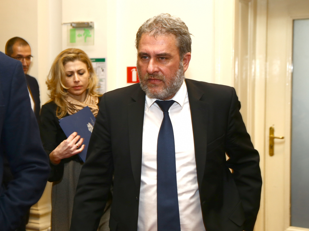 Министър Банов минава под венчило с известна журналистка на Велики четвъртък (СНИМКА)
