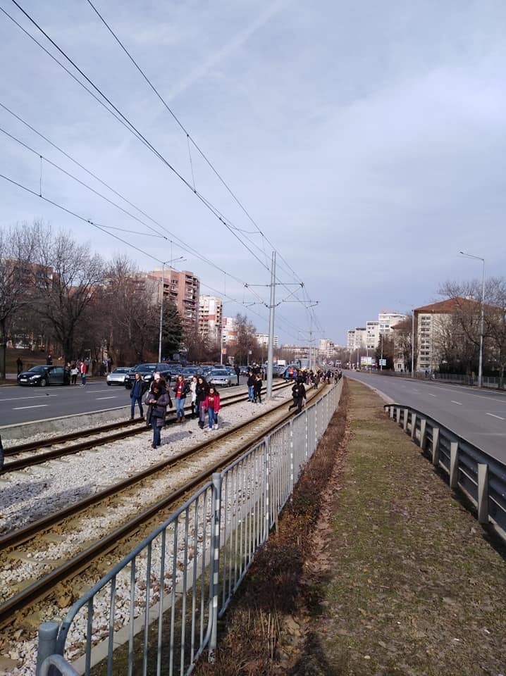 Ексклузивно и първо в БЛИЦ! Жестока катастрофа на столичен булевард (ПОТРЕСАВАЩИ СНИМКИ)