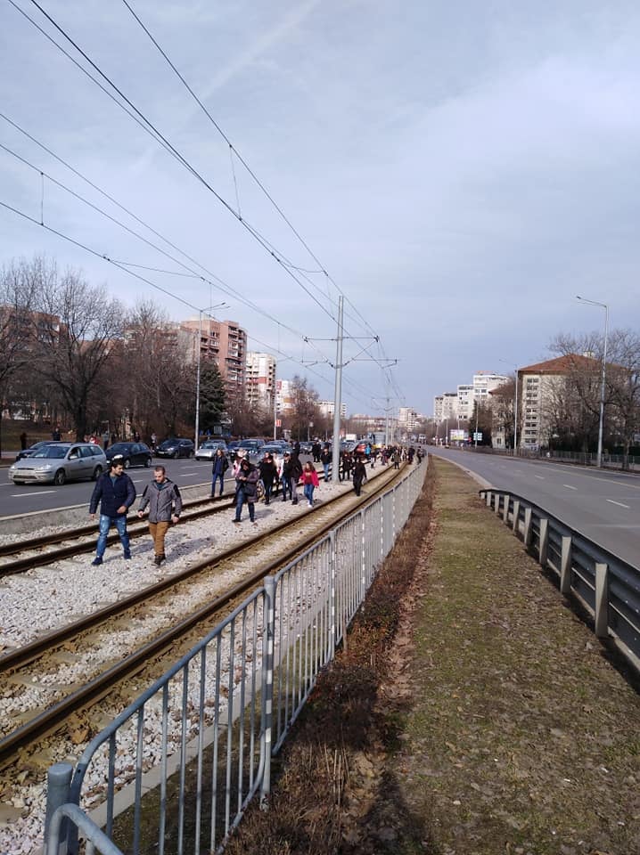 Ексклузивно и първо в БЛИЦ! Жестока катастрофа на столичен булевард (ПОТРЕСАВАЩИ СНИМКИ)