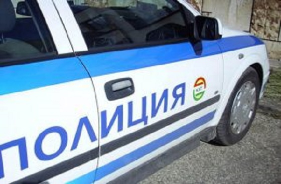 Тежка катастрофа: Кола се заби челно в светофар във Варна (СНИМКИ)