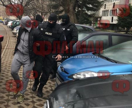 Масова полицейска акция и поголовни арести сковаха Бургас! (СНИМКИ)