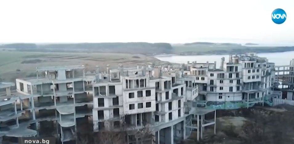 „Призрачният град” на българското Черноморие гние край Царево (СНИМКИ/ВИДЕО)