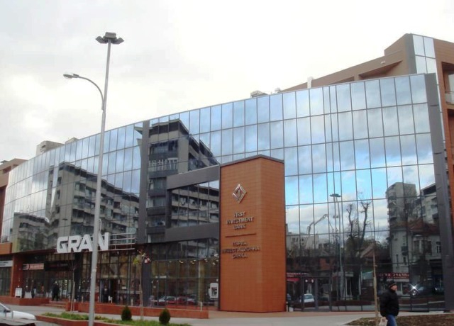 Пълен шаш: Паника в голям търговски център в Пловдив заради избягал питон (СНИМКА)