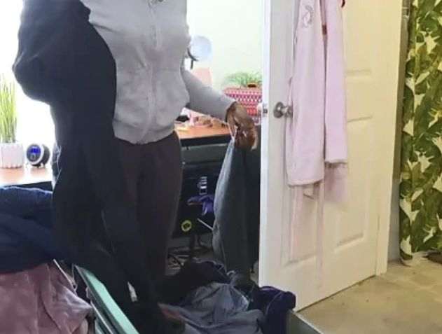 Изненада: Студентка си мислеше, че в гардероба ѝ има призрак, а там се оказа извратеняк, накипрен с нейните дрехи (СНИМКИ)