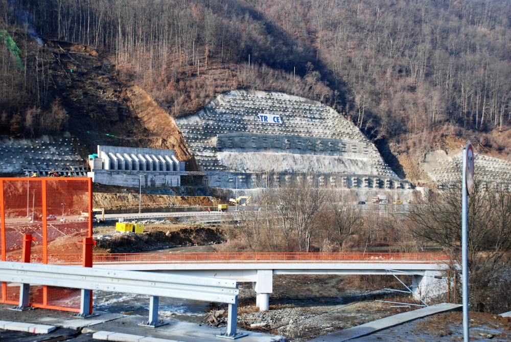 Трейс Груп изгражда най-трудния участък от ключова автомагистрала в Сърбия (СНИМКИ)