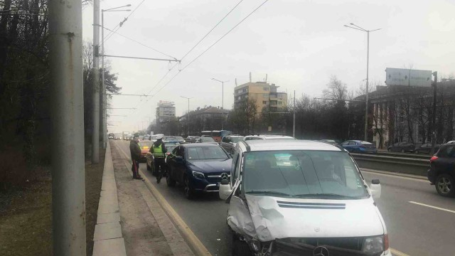 Ексклузивно в БЛИЦ! Деси Банова - Плевнелиева е в болница след катастрофата на "Цариградско шосе" в столицата (СНИМКА)