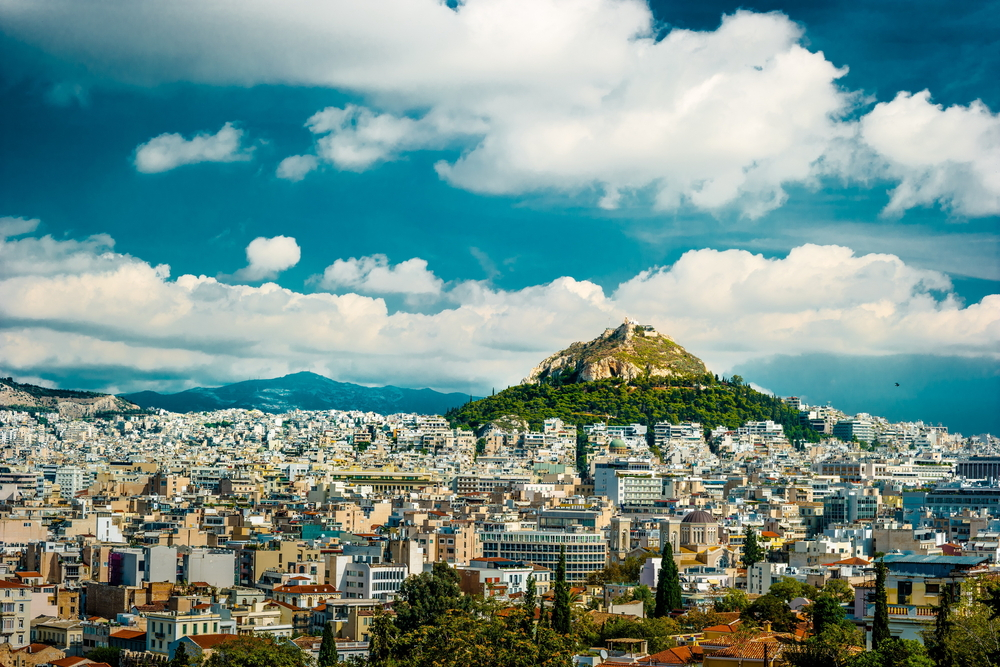 Гръцкото правителство бърка дълбоко в джоба на отдаващите квартири пред Airbnb 