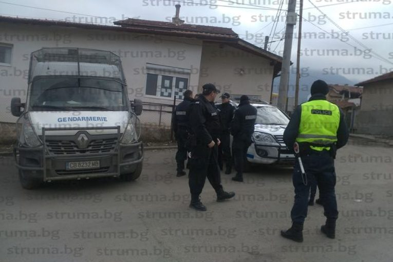 В Дупница пропищяха от акцията на жандармерията, гурбетчия възкликна в мрежата: Тук е страшно, що ли става!