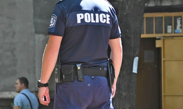 Само в БЛИЦ! Цялата мрежа се смая от романтичния жест на този полицай в София (СНИМКА)