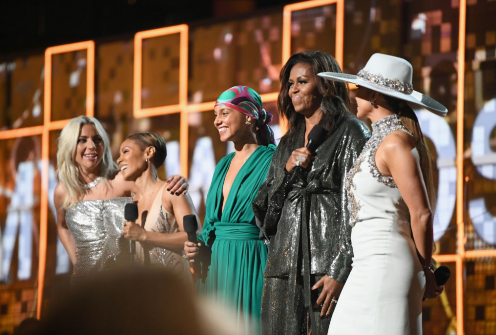 Мишел Обама цъфна изненадващо на сцената на наградите „Грами“, а тоалетът ѝ… (СНИМКИ/ВИДЕО)