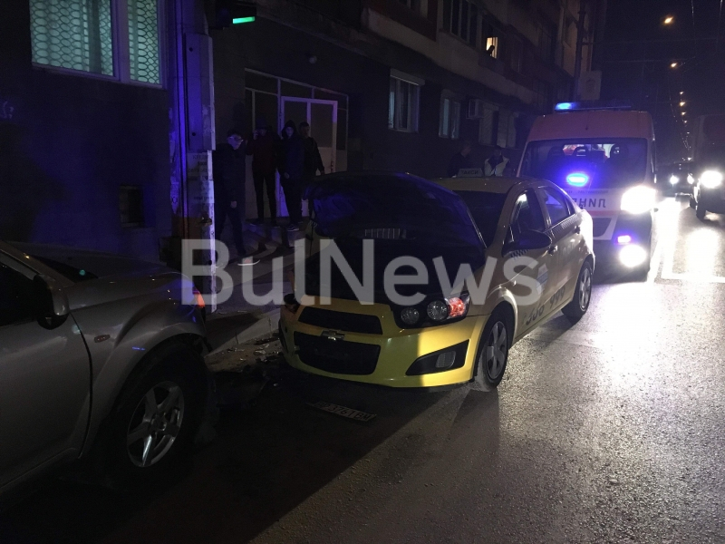 Шофьорка с мощен джип причини адско меле във Враца (СНИМКИ)