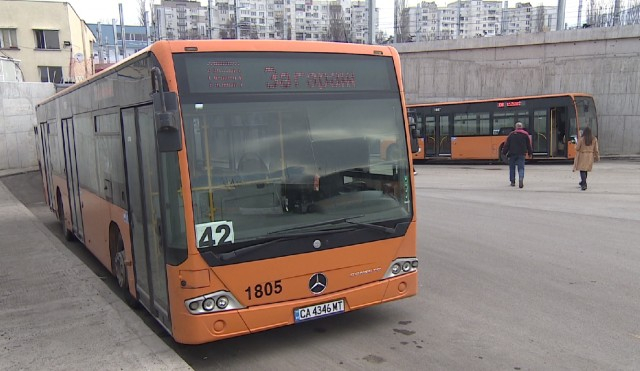Катастрофиралият в София шофьор на автобус работел като роб по 14 дни без почивка