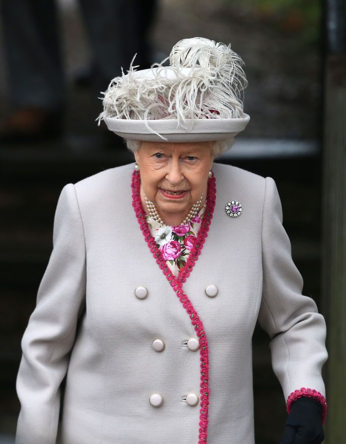 Английската кралица подписа закон, забраняващ на мъжете да правят нещо много коварно с жените 