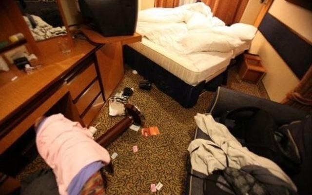 Среднощен екшън! Разярен мъж избесня и потроши хотелска стая във Врачанско