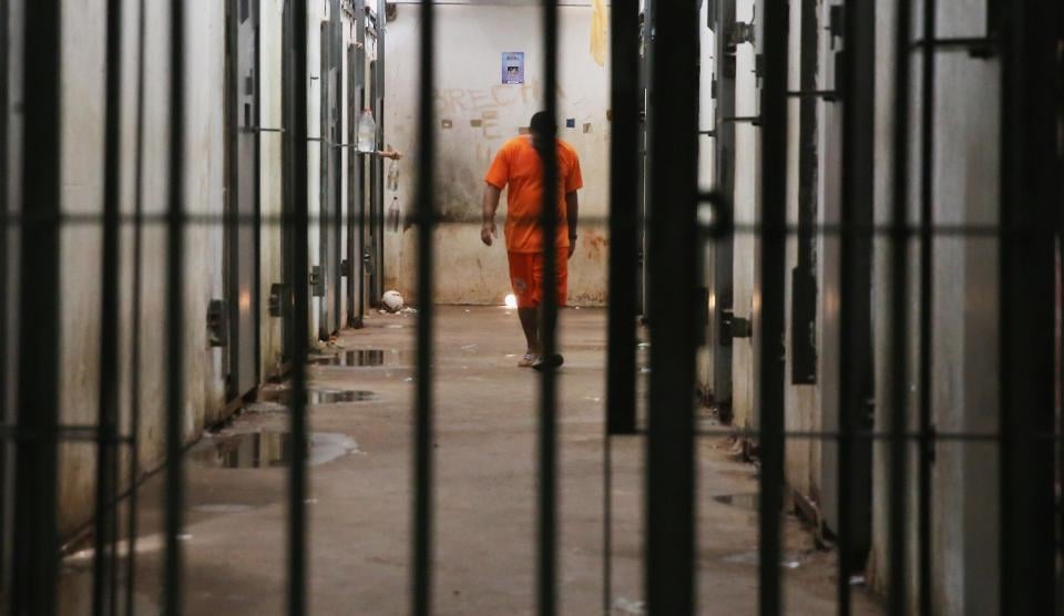 Близо 80 опасни затворници избягаха от затвор