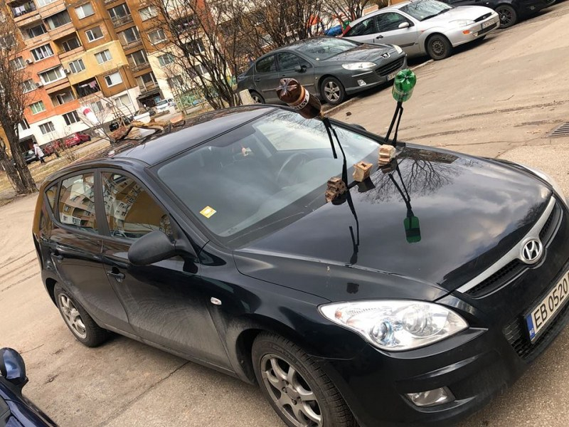 Шофьор в София бе жестоко наказан, няма да повярвате с какво му "украсиха" возилото (СНИМКИ)
