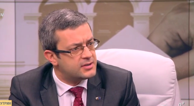 Депутат от ГЕРБ след среднощната драма в парламента: Не съм вярвал, че ще прекарам празника на любовта с БСП