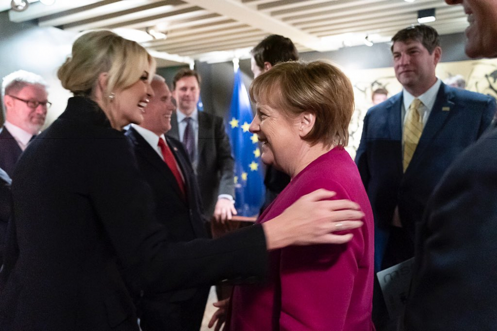Меркел се срещна с Иванка Тръмп в Мюнхен (СНИМКИ) 