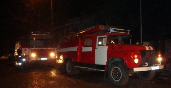 Адът се спусна над циганската махала в Сандански! Горят десетки къщи