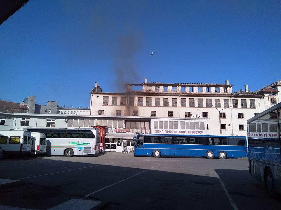 Пак горяха тютюневите складове в Пловдив (СНИМКА)