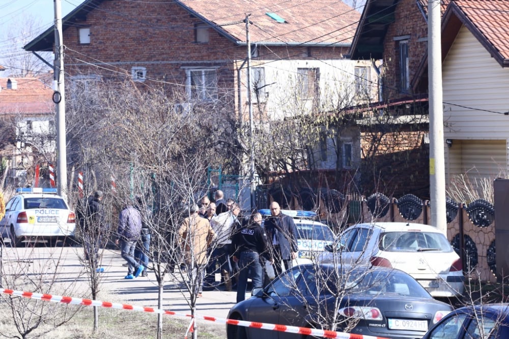 Първи СНИМКИ и ВИДЕО от Къщата на ужасите в Нови Искър 