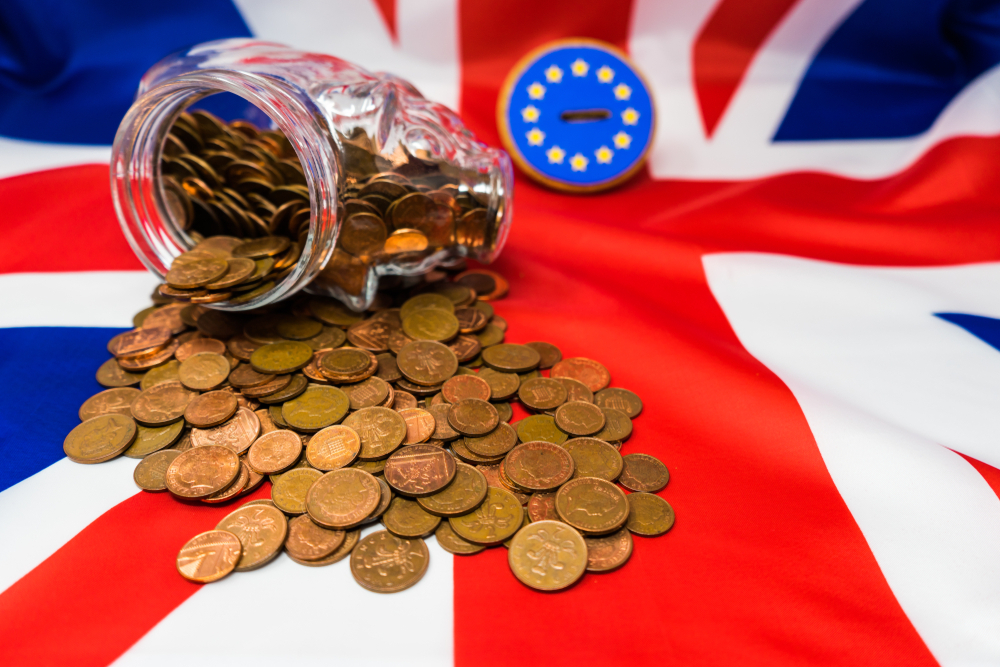 Британците пощуряха – запасяват се с евро