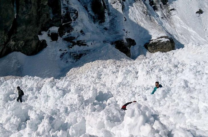 Ексклузивно в БЛИЦ: Дъщерята на Митко Събев и племенницата на Денис Ершов спасени по щастлива случайност от гигантската лавина в Алпите!