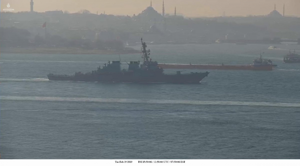 Появиха се СНИМКИ от преминаването на американския есминец в Черно море