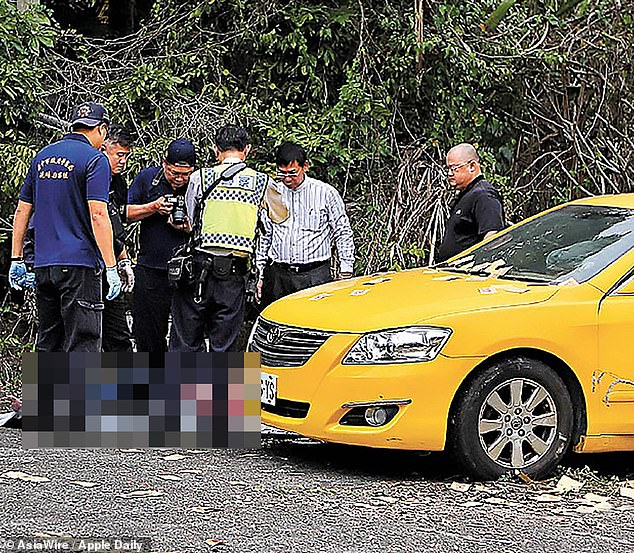 Полицаи откриха цяло семейство, избито в такси! (СНИМКИ)