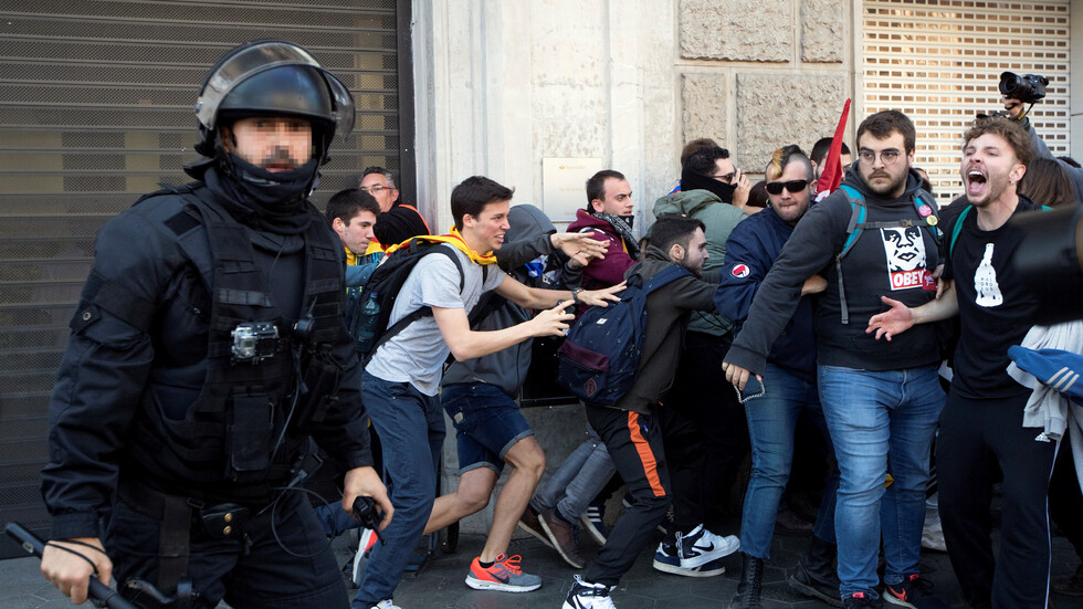 В Каталония е страшно! 28 души пострадаха при безредици