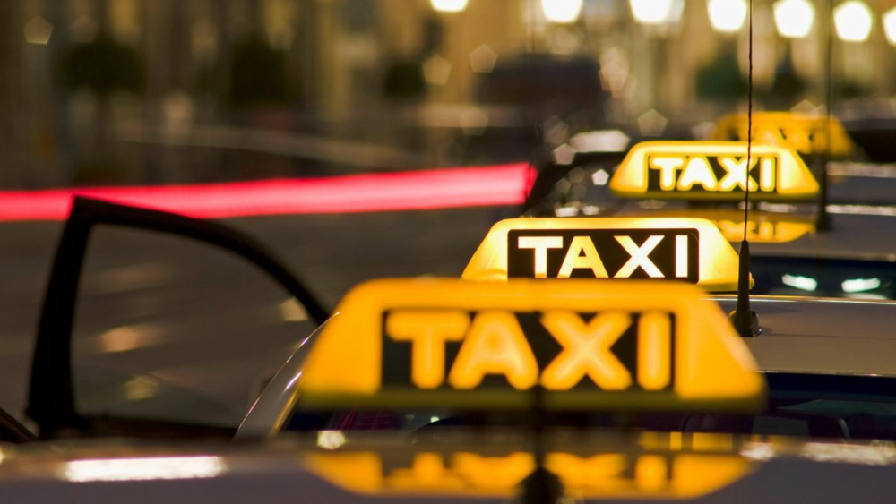 Само в БЛИЦ! Таксиджия слезе да си купи баничка в „Борово” и съжали жестоко!