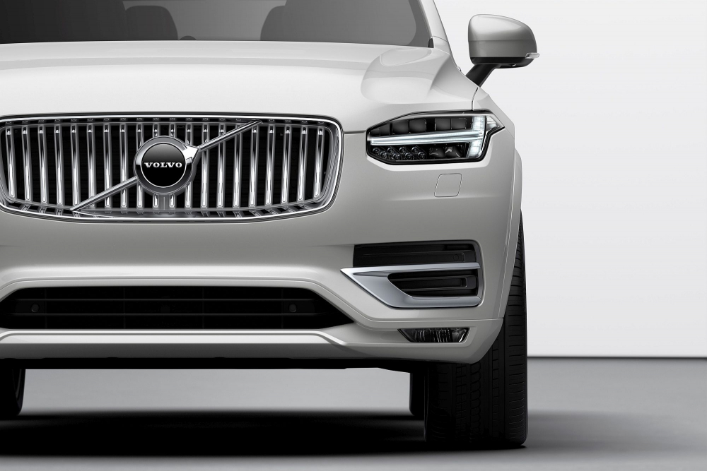 Volvo Cars представя обновения SUV Volvo XC90 (СНИМКИ)
