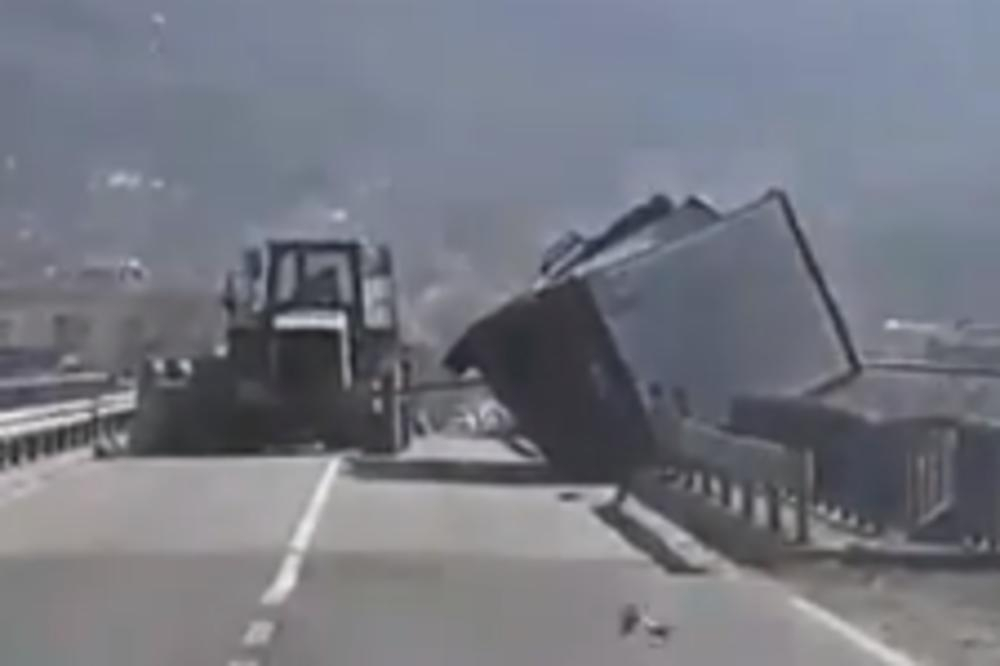 Незапомнена буря на Балканите: силен вятър преобръща камиони, летят покриви, хаос в трафика