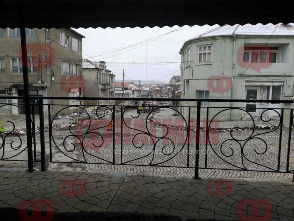 Напаст: Чевръсти цигани направиха нещо изключително гнусно посред бял ден в центъра на Средец (СНИМКИ)