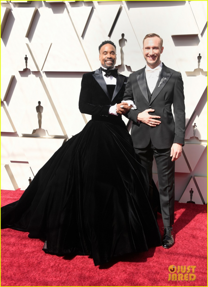 Американски актьор шокира всички на "Оскарите", появи се облечен в женска пищна рокля (СНИМКИ/ВИДЕО)