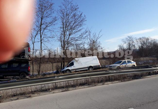 Тежка катастрофа между Мездра и Враца, колите са размазани (СНИМКИ)