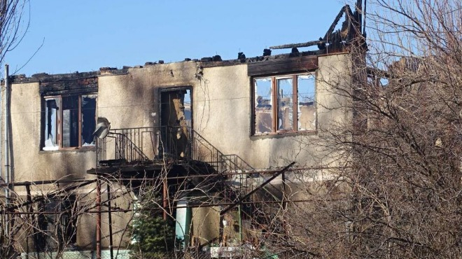 Двуетажна къща изгоря в Благоевградско заради комин (СНИМКИ)