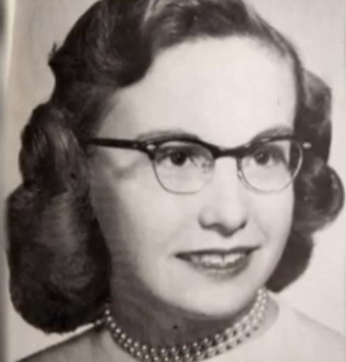 Марта загуби чантичката си в училище! 65 години по-късно... (СНИМКИ)