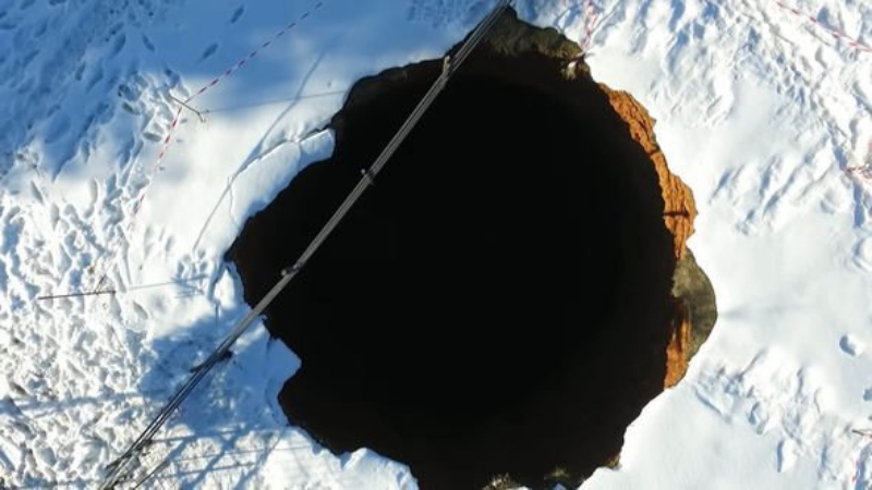 Огромна дупка зейна след земетресение на Балканите и шокира черногорци (ВИДЕО)