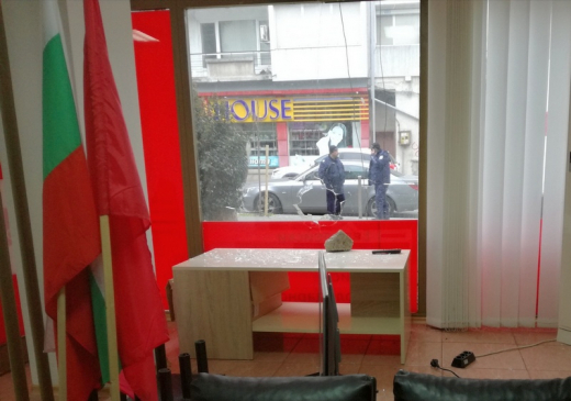 Стана ясно кой стои зад разбития офис на БСП в Бургас