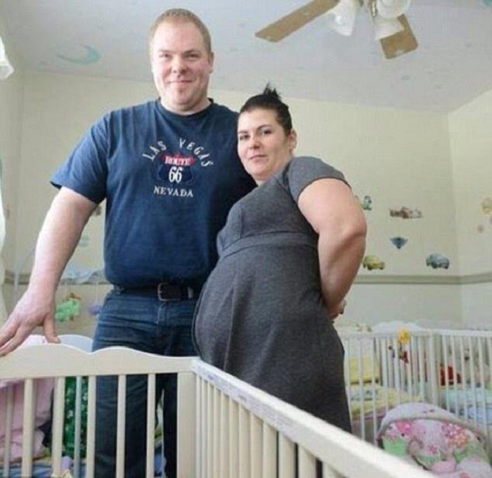 Пол закара бременната си жена в болницата, за да роди петте им бебета, но остана попарен (СНИМКИ)