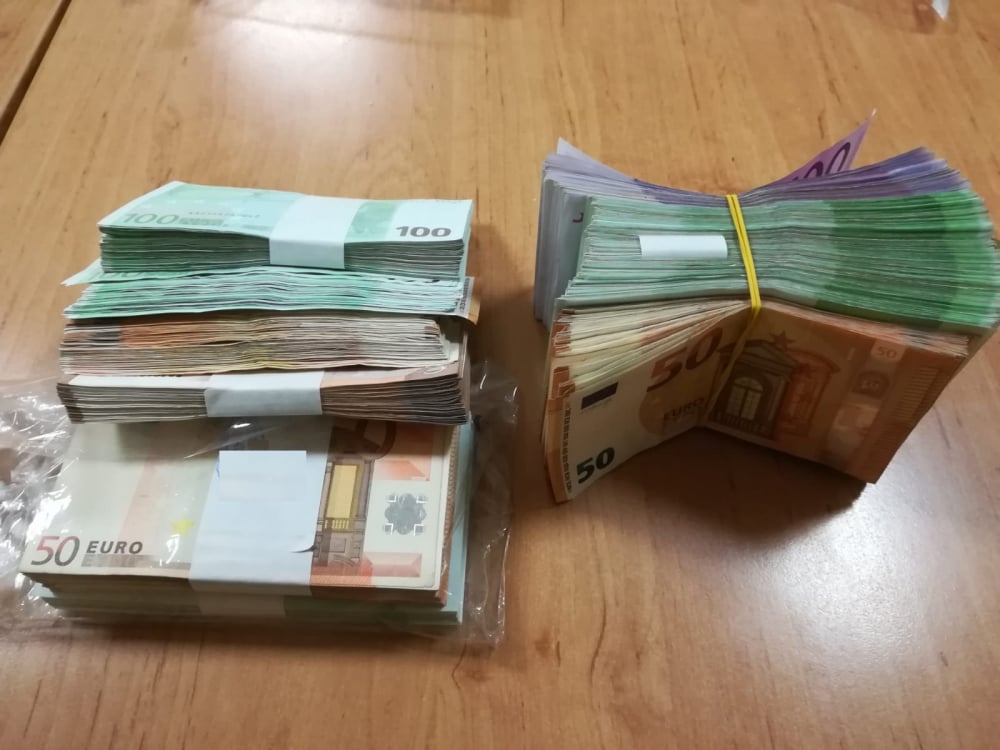 Торби с пачки евро спипаха митничари по границите само за три дни (СНИМКИ)