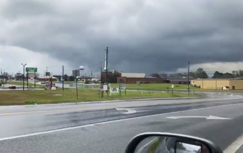 Торнадо удари Алабама, има загинали (ВИДЕО)