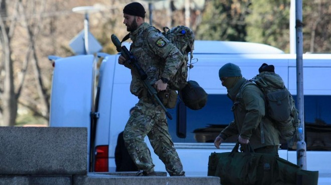 Тежко въоръжени снайперисти заеха позиции в центъра на София, пиле не може да прехвръкне (СНИМКИ)