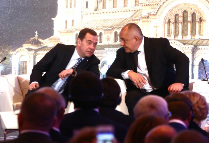 Медведев брал голям срам в София заради немарлив чиновник, после дал съвет да вържем лева към юана