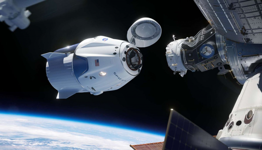 Мистерия в Космоса: Силна миризма на спиртни напитки се разнесе от безпилотния кораб Dragon-2 при скачането му с МКС (СНИМКИ/ВИДЕО)